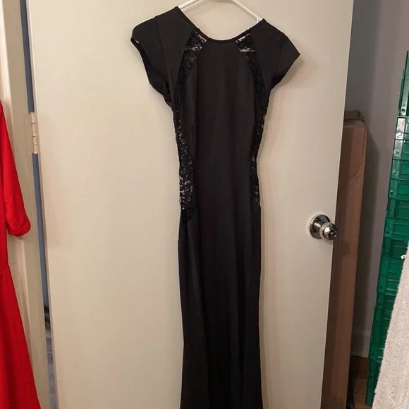 Glamorous!! TFNC lace maxi/gown. New Year’s Eve, prom, gala and more !!! - Picture 14 of 15